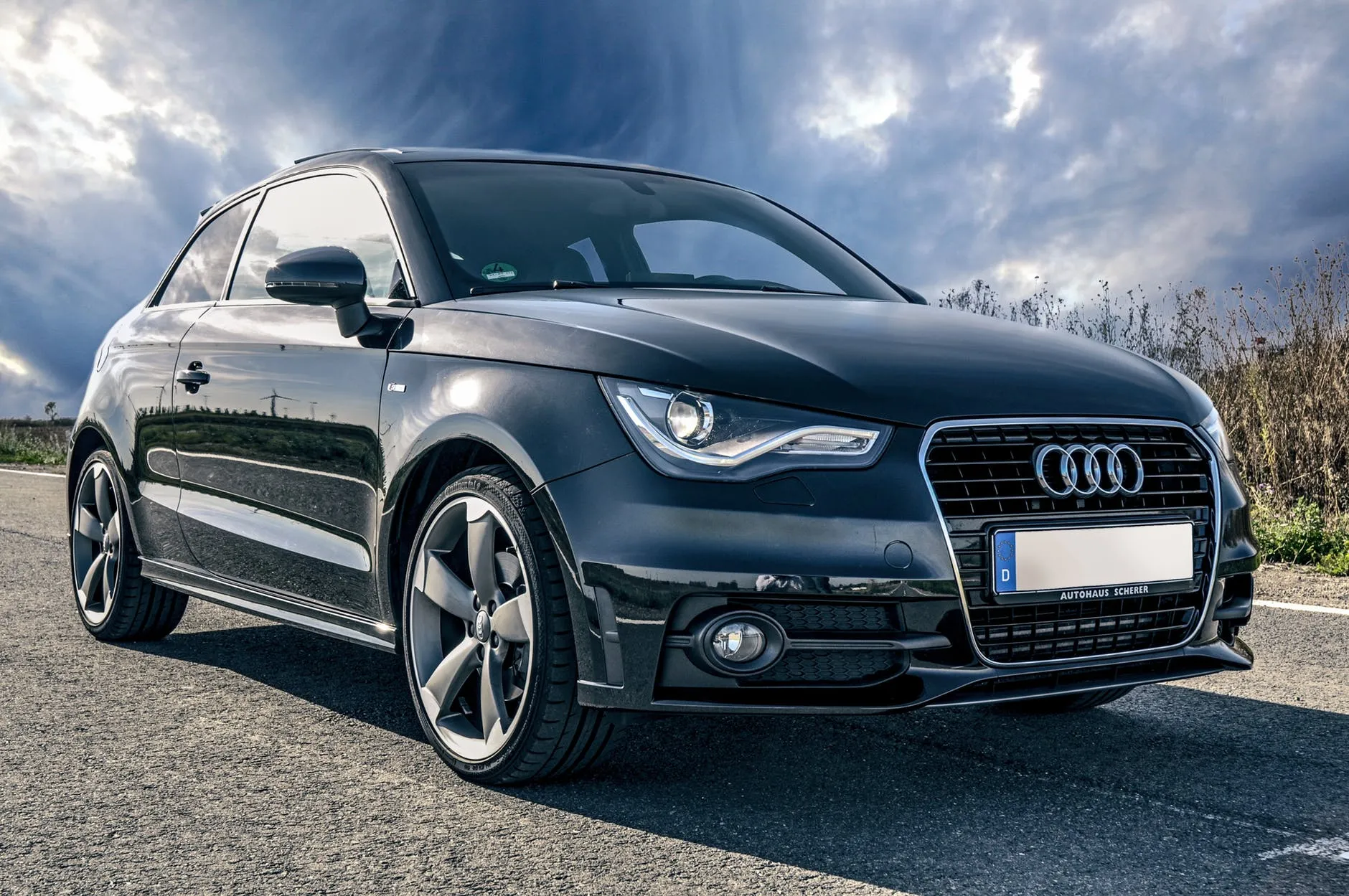 Peças originais e OEM da Audi embaladas em embalagens de laboratório para reposição automotiva premium, compatíveis com modelos como A3, A4, Q5, Q7 e demais linhas da marca