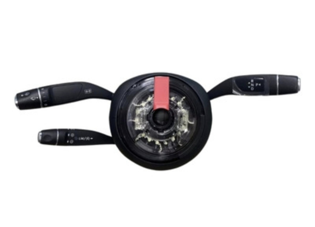 Chave de seta Mercedes-Benz com comandos multifuncionais na coluna de direção