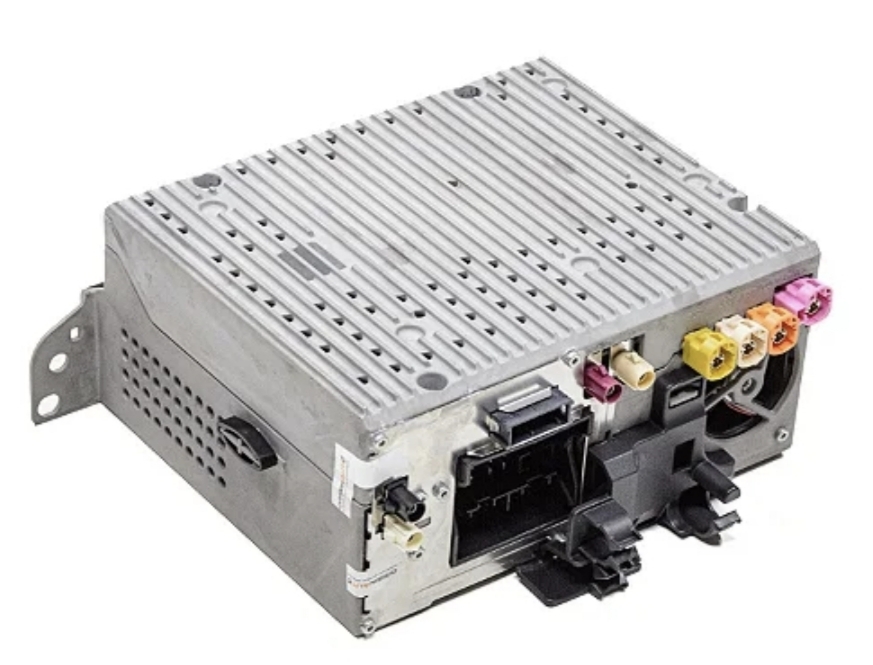 Módulo de som Mini Cooper com múltiplos conectores traseiros