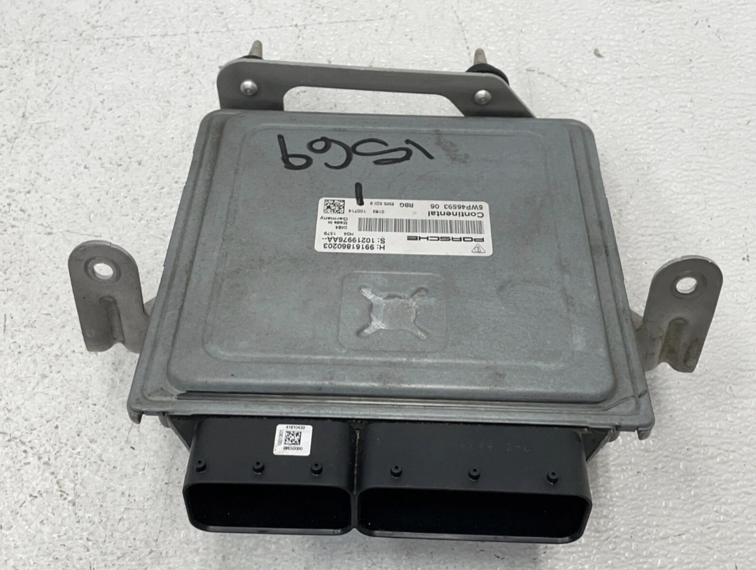 ECU Porsche com conectores frontais